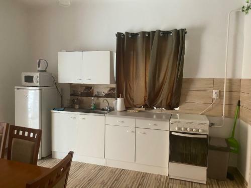 Bo-zso Apartman Hajd�szoboszl�