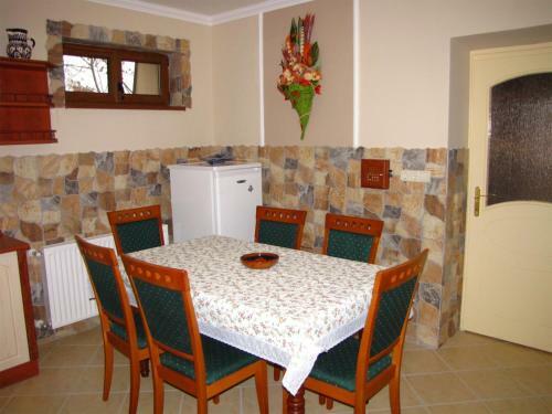 Szegf? Apartman