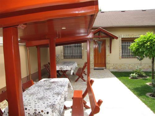 Szegf? Apartman