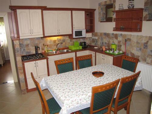 Szegf? Apartman