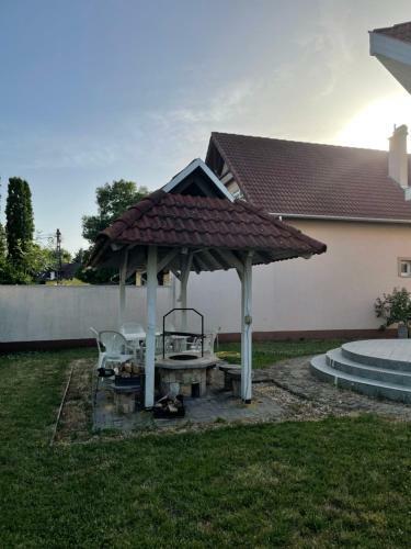 Apartamento �lomh�z