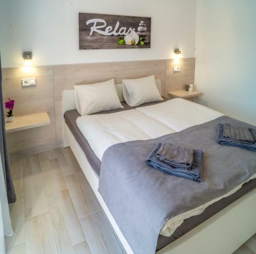 East Side Corner - Apartment