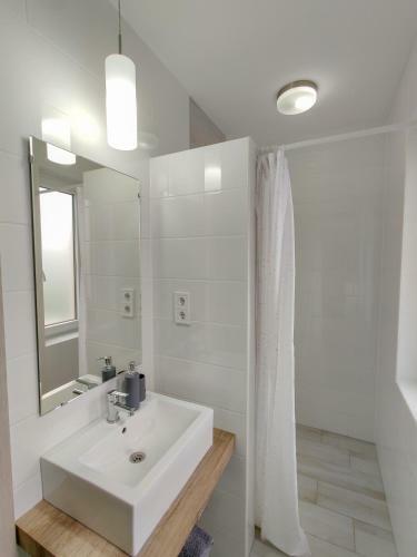 East Side Corner - Apartment
