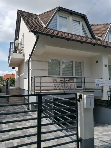 Hajnal Apartmanh�z