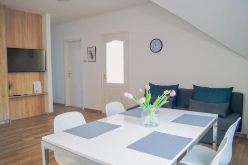 East Side Corner - Apartment 2