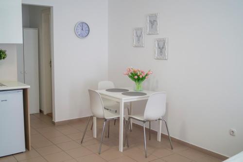 East Side Corner - Apartment 2