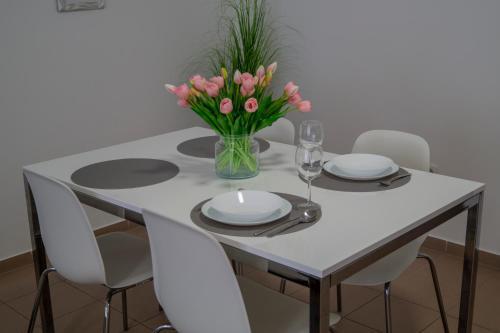 East Side Corner - Apartment 2