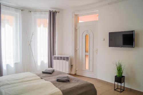 East Side Corner - Apartment 2