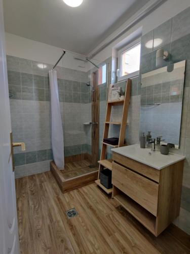 East Side Corner - Apartment 2