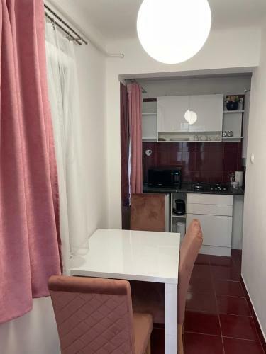 Adam Apartman