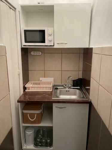 Adam Apartman