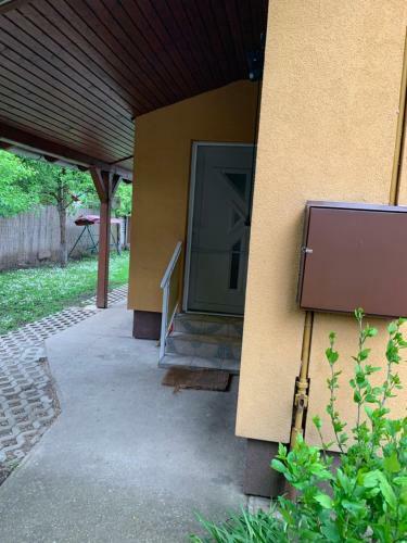 E�tv�s Vend�gh�z