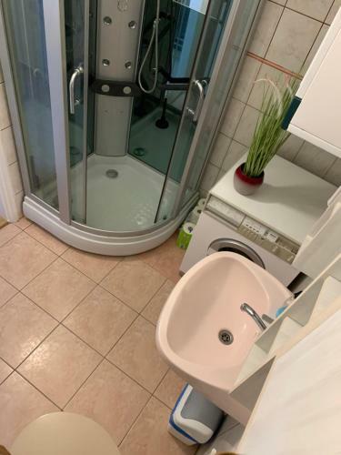 E�tv�s Vend�gh�z
