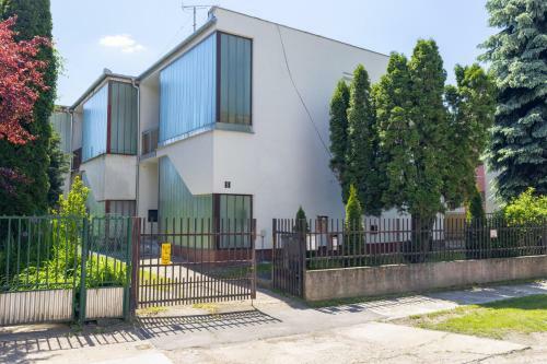 Compass Apartmanok II