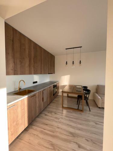 Bright Apartment In Ukmerge