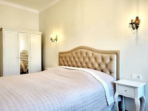 E. D. Angel Wing Apartment