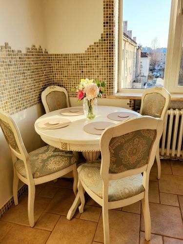 E. D. Angel Wing Apartment