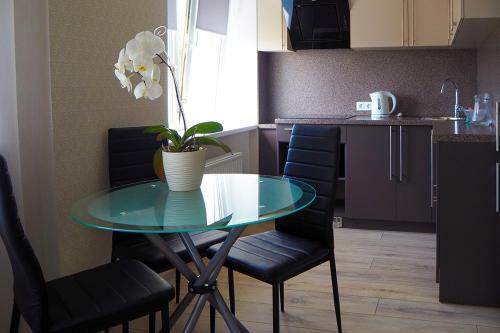 R Un S Apartment