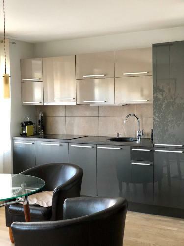 Minimalist And Welcoming Apartment With Balcony