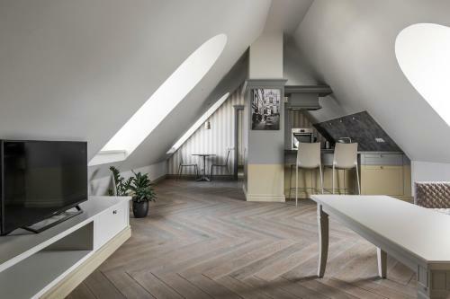 City Entrance Apartment