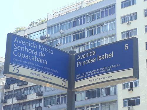Apartamento Edificio Alone Com Terra�o Na Quadra Da Praia, Espa�oso E Silencioso