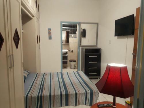 Apartamento Edificio Alone Com Terra�o Na Quadra Da Praia, Espa�oso E Silencioso