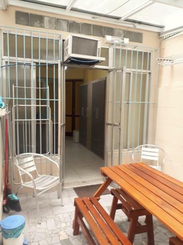 Apartamento Edificio Alone Com Terra�o Na Quadra Da Praia, Espa�oso E Silencioso