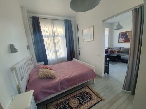 Vilnius Apartment With Stained Glass
