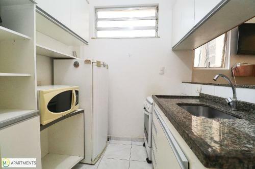 Apartamento Sala E Quarto Simples E Silencioso Para 4 Pessoas Em Copacabana!
