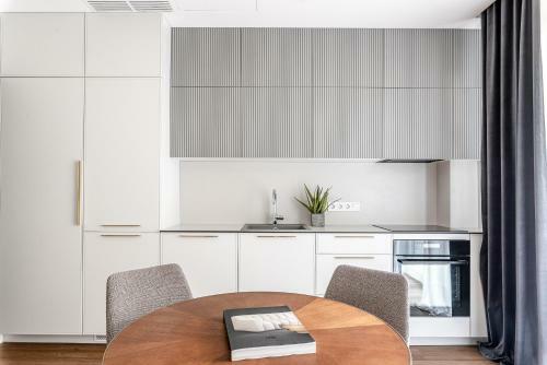 Luxurious Apartment In Vilnius Old Town By Reside Baltic