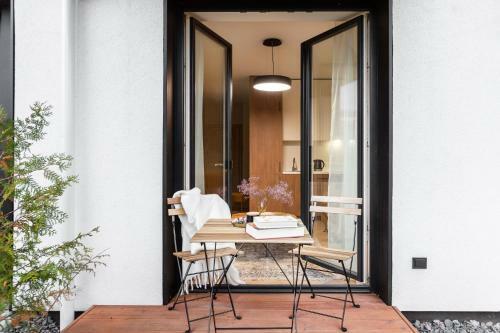 Centrally Located Riverside Apartment