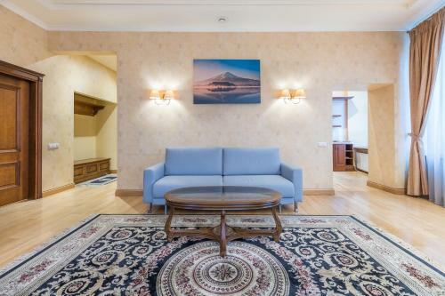 Spaciuos American Style Apartment In Old Town