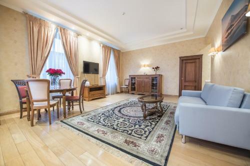 Spaciuos American Style Apartment In Old Town