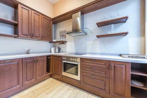 Spaciuos American Style Apartment In Old Town