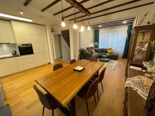 Villa Spacious & Cozy House. 3 Bedrooms, 2.5 Bathrooms