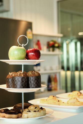 Hotel Crystal Suites