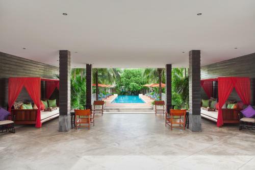 Hotel The Signature Phuket Resort & Restaurant