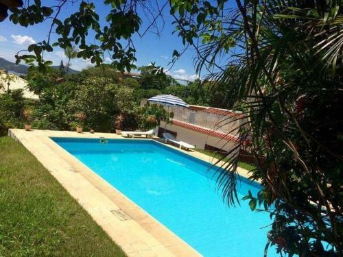 Lindo Chal� Com Piscina E Churrasqueira Em Ita�na