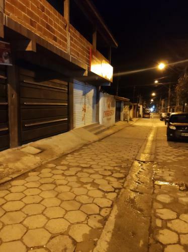 Casa Com Estacionamento Coberto, Localizada Em Vila Sahy