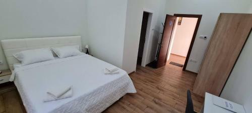 Kvija Rooms