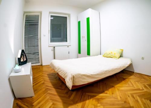 Apartment 17