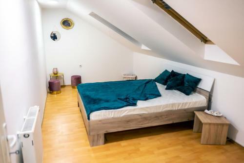 Apartment 17