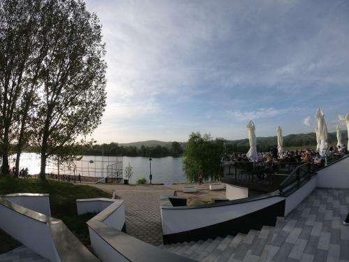 Hotel Preno?i?te Srebrno Jezero