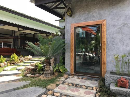 Hostal Baan Sala Lung Dam (fisherman Village)