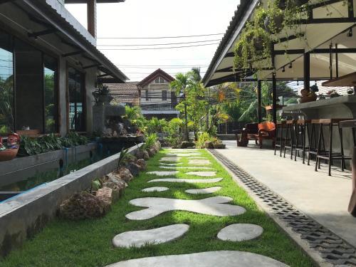 Hostal Baan Sala Lung Dam (fisherman Village)