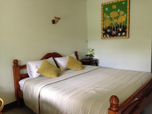 Hostal Baan Sala Lung Dam (fisherman Village)