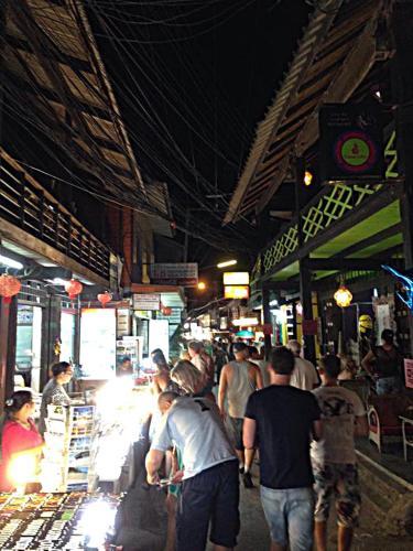 Hostal Baan Sala Lung Dam (fisherman Village)