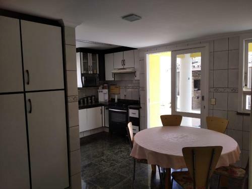 Casa de Alto Padr�o - 200 Mts Da Praia - 5/4