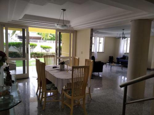 Casa de Alto Padr�o - 200 Mts Da Praia - 5/4