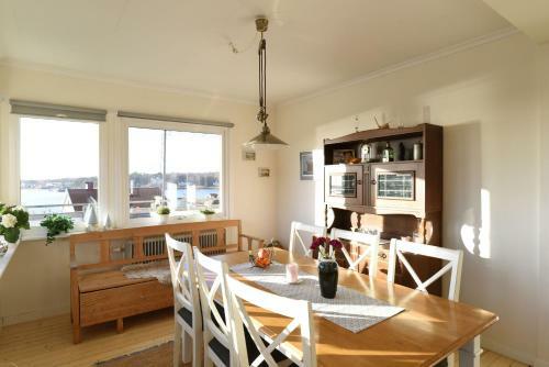 Cozy Accommodation On Beautiful Donso